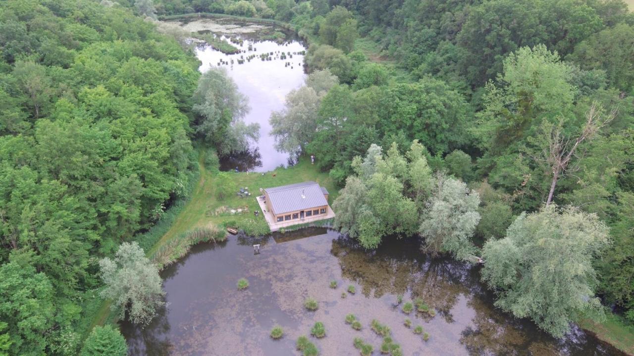 La Cabane Du Pont Du Douet Mazieres-de-Touraine ภายนอก รูปภาพ